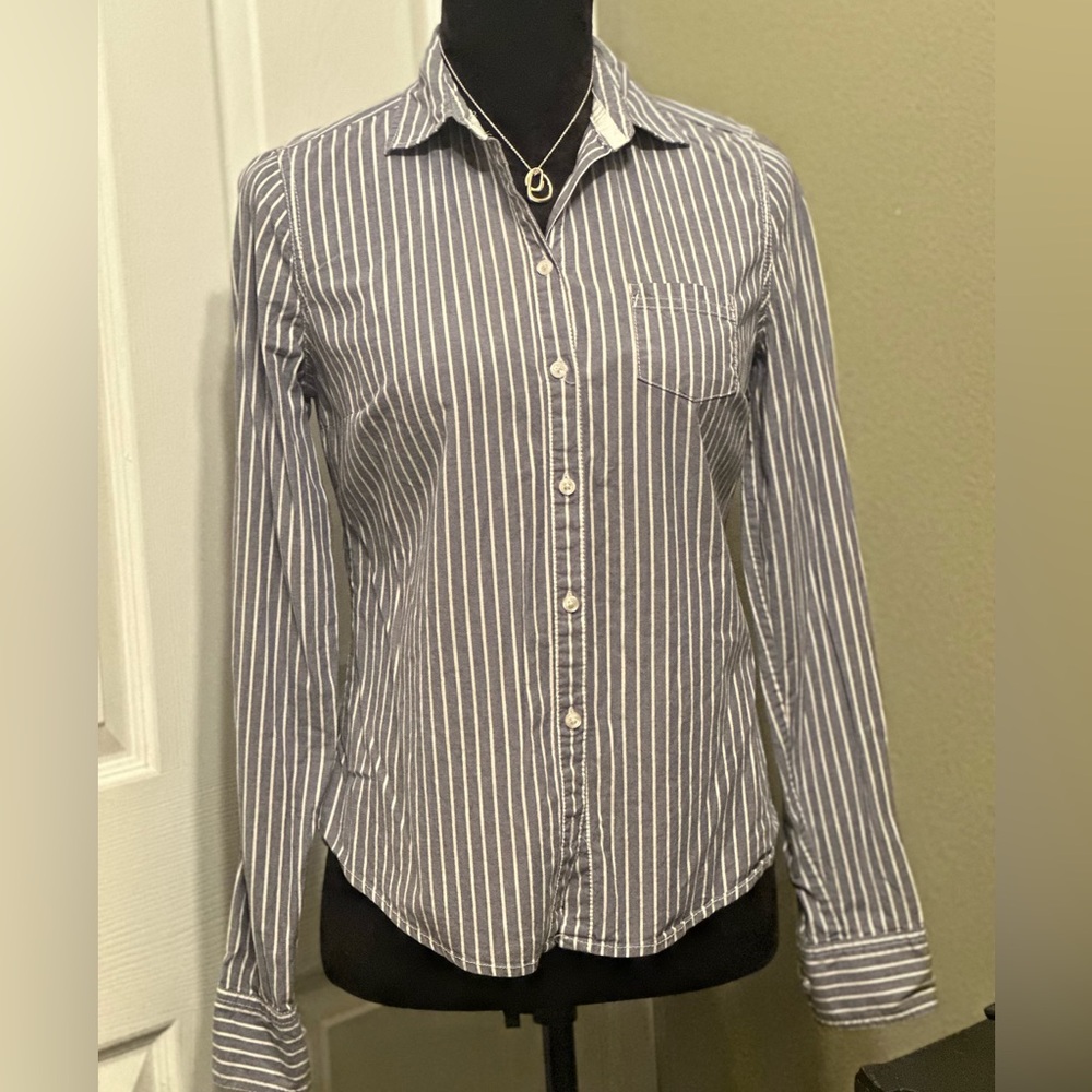 Mossimo Supply Co. Women’s Medium Blouse buttoned long sleeve Pinstripe Top Blue